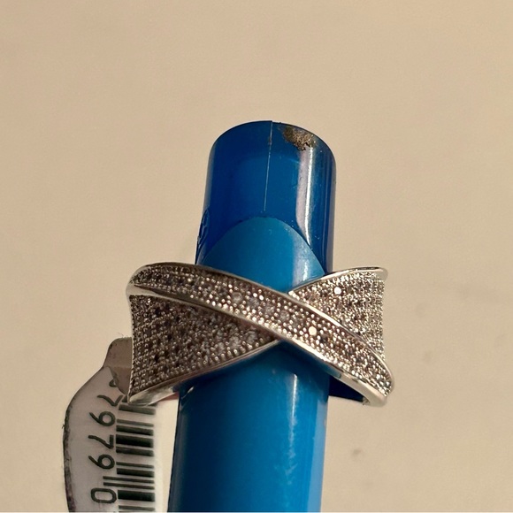 NWT Zirconia Criss Cross Ring Size 6 - Picture 1 of 4